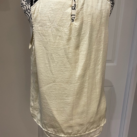 Silky top with black lace trimming on neck area. - Picture 9 of 11